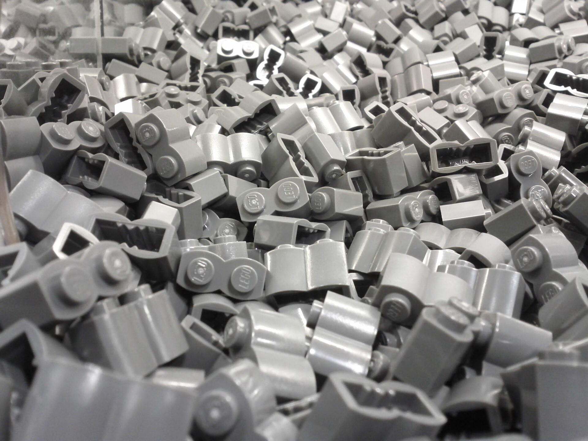 A pile of gray LEGO palisade bricks