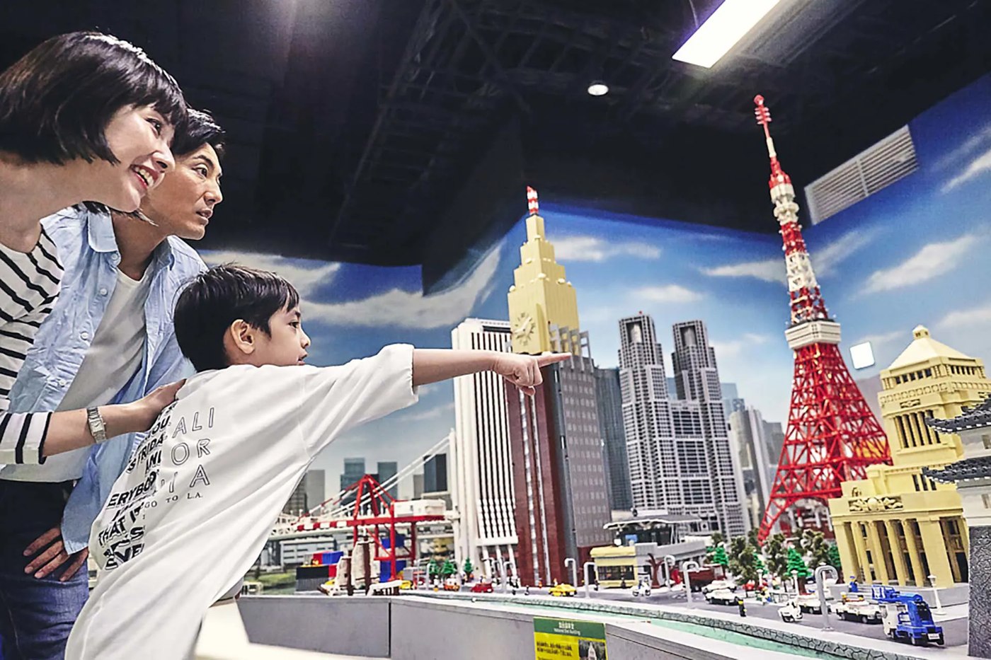 Visitors viewing Tokyo Tower in MINILAND at LEGOLAND Discovery Center Tokyo